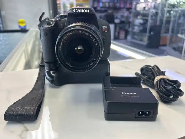 Canon T4I 18MP DSLR with 18-55mm lens and battery grip