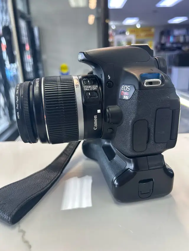Canon T4I 18MP DSLR with 18-55mm lens and battery grip - Photo 3