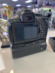 Canon T4I 18MP DSLR with 18-55mm lens and battery grip - Photo 4