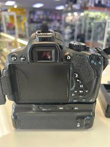 Canon T4I 18MP DSLR with 18-55mm lens and battery grip - Photo 6