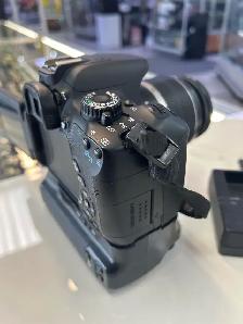 Canon T4I 18MP DSLR with 18-55mm lens and battery grip - Photo 7