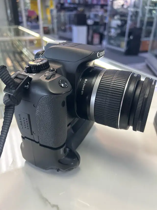 Canon T4I 18MP DSLR with 18-55mm lens and battery grip - Photo 8