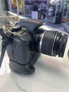 Canon T4I 18MP DSLR with 18-55mm lens and battery grip - Photo 8