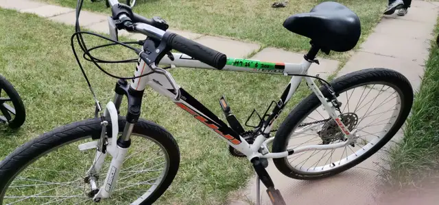 Mountain Bikes - Photo 3
