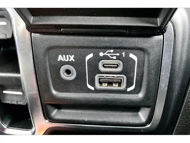 2024 Jeep Wrangler Sahara V6 | Heated Seats | Side Steps | 4X4 - Photo 24