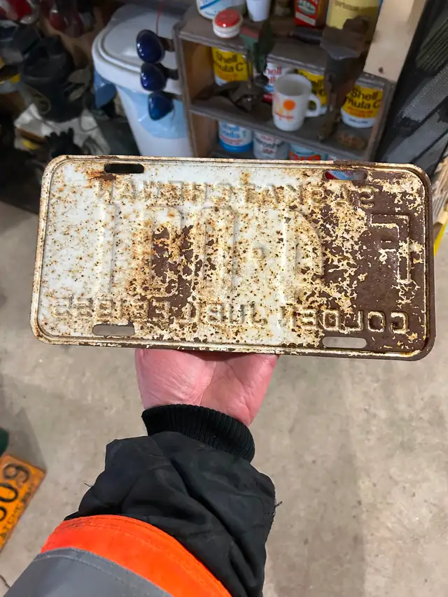 1955 Saskatchewan license plate - Photo 2