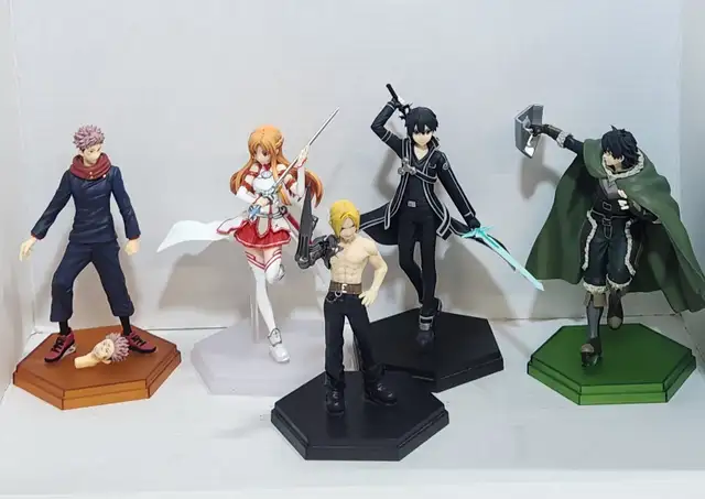 Assorted Anime / video game display figures please Read - Photo 2