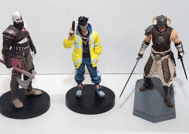 Assorted Anime / video game display figures please Read - Photo 4