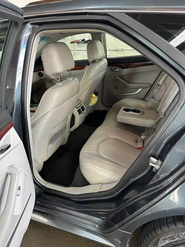 2010 Cadillac CTS Sport Wagon - Photo 6