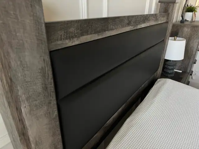 Lovely 5 piece queen bedroom set with motion base - Photo 5