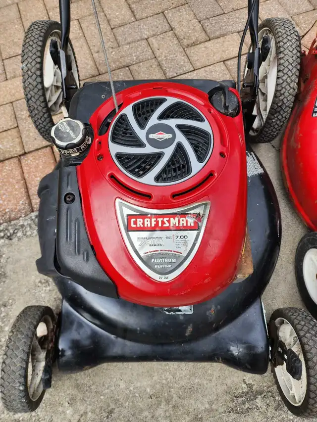 2 lawnmowers for parts - Photo 2