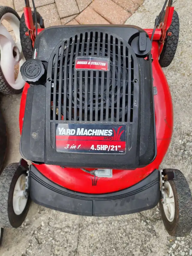 2 lawnmowers for parts - Photo 3