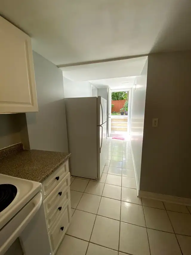 Walkout 1 bedroom Basement Heartland, Mississauga - Photo 2