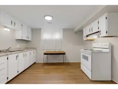 Private furnished room for rent in Oshawa - Photo 3