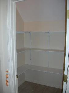 Sparkling Clean 2 BR in Historic Home Near Downtown Kitchener - Photo 4
