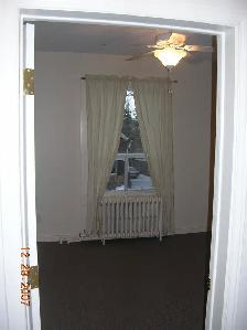 Sparkling Clean 2 BR in Historic Home Near Downtown Kitchener - Photo 10