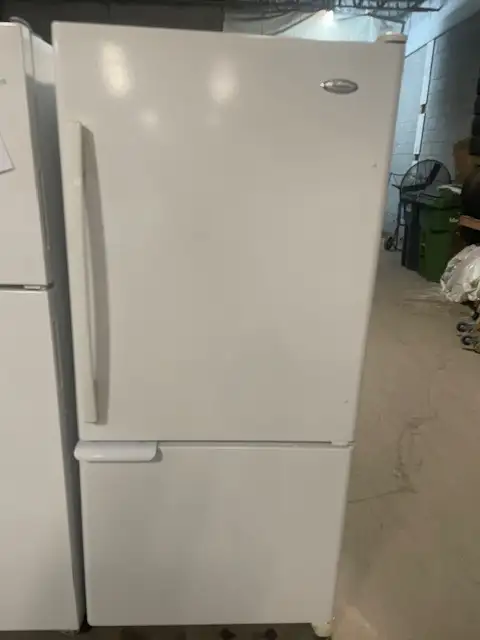 Réfrigérateur blanc 30'' congélateur en bas Whirlpool