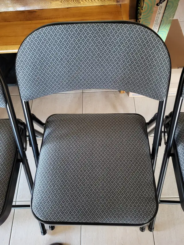 4 très belles chaises pliantes de qualité, très confortables,