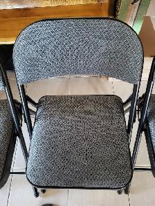4 très belles chaises pliantes de qualité, très confortables,