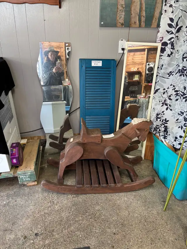 Garage Sale - Photo 3