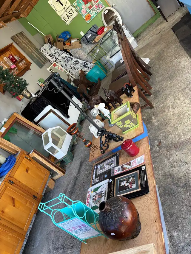 Garage Sale - Photo 4