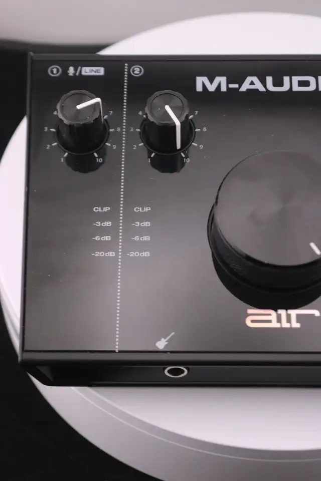 M-Audio AIR 192|4 2-In/2-Out 24/192 USB Audio Interface (#43542) - Photo 2