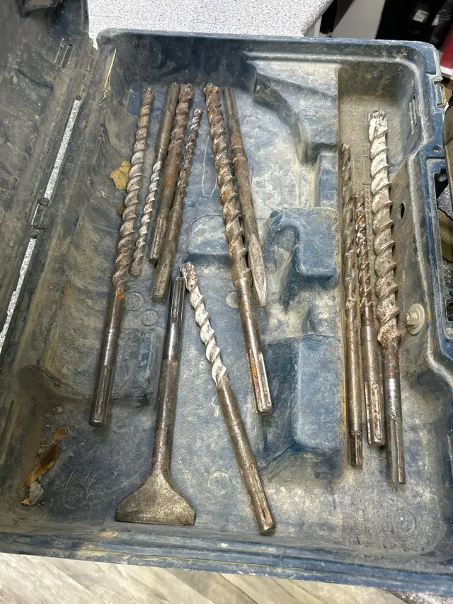 Bosch RH1255VC Hammerdrill With Case And 11 Bits - Photo 3