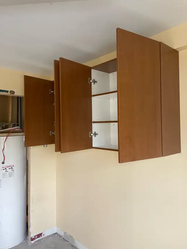 armoire de cuisine ou de salle à laver à vendre