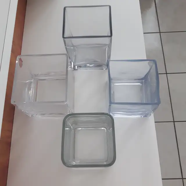 4 DIFFÉRENTS BEAUX VASES NEUFS EN VERRE ÉPAIS: $5.00 CHACUN
