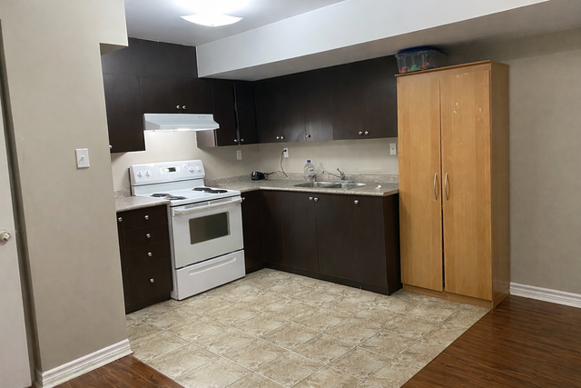 Furnished Room for Rent - Gore & Ebenezer - Dashmesh Gurdwara - Photo 5