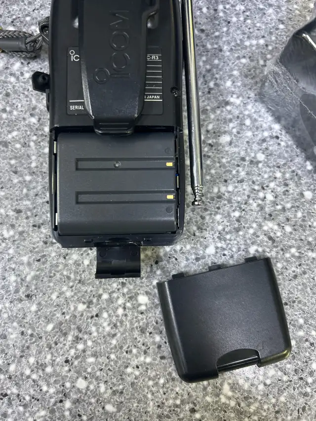 ICOM IC-R3 Wide Band Communications Receiver With Power Supply - Photo 3