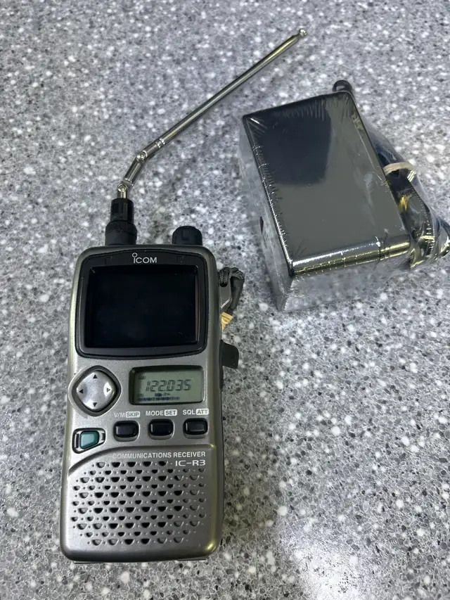 ICOM IC-R3 Wide Band Communications Receiver With Power Supply - Photo 4