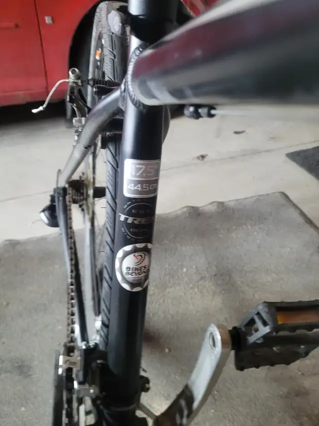 TREK Hybrid Bike - Photo 2