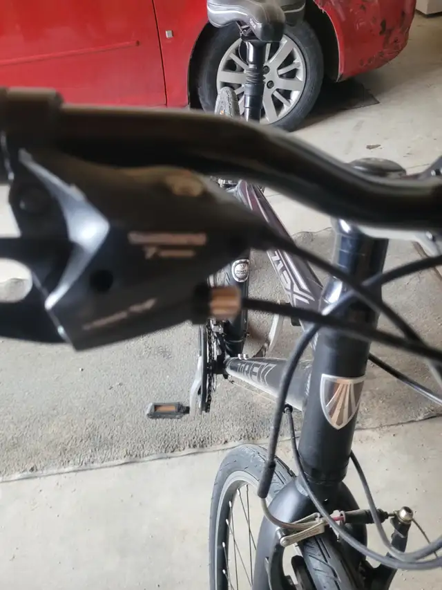 TREK Hybrid Bike - Photo 3