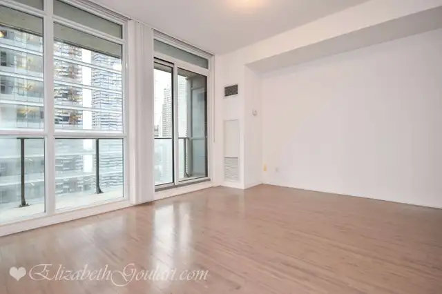 65 BREMNER BLVD - MAPLE LEAF SQUARE - 1 BEDROOM WITH 1-LOCKER - Photo 3