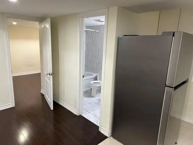 Spacious 2-Bedroom Basement Apartment for Rent - Photo 3