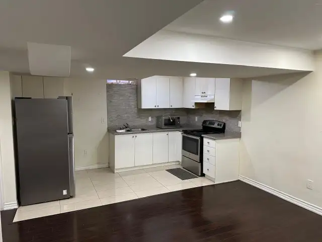 Spacious 2-Bedroom Basement Apartment for Rent - Photo 4