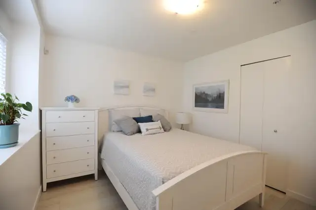 Nice furnished private BR in a big 2 BR suite by Joyce Station - Photo 4