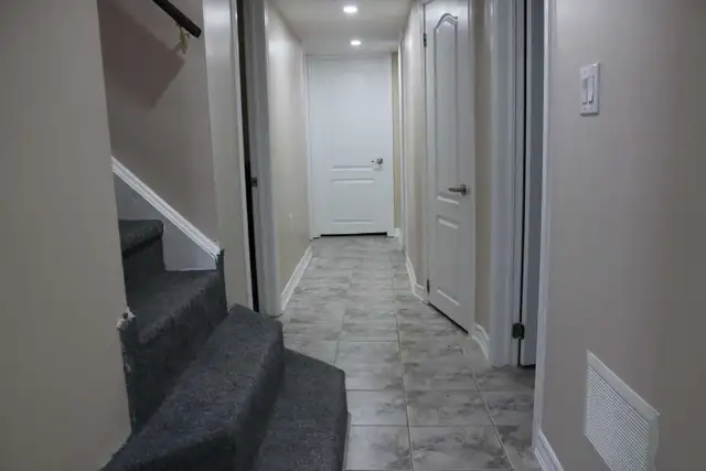 Modern 3-Bedroom Legal Basement Suite in Prime Brampton - Photo 5