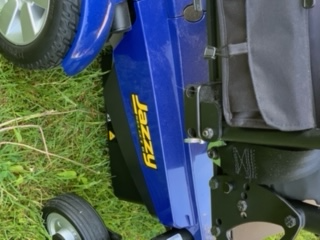 jazzy power wheelchair with new batteries for $800 - Photo 2