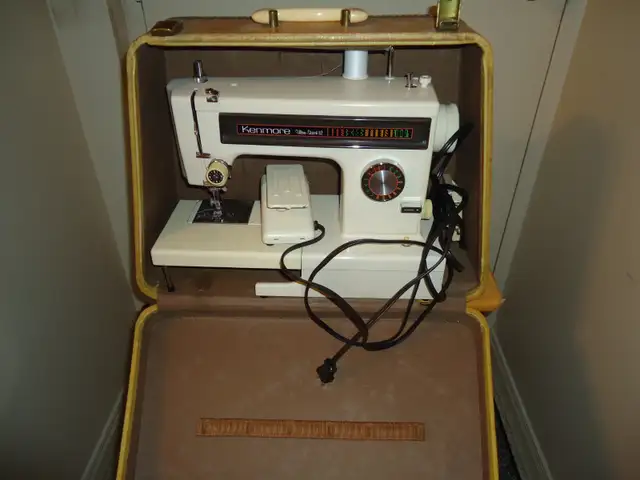 sewing machine - Photo 2