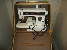 sewing machine - Photo 2