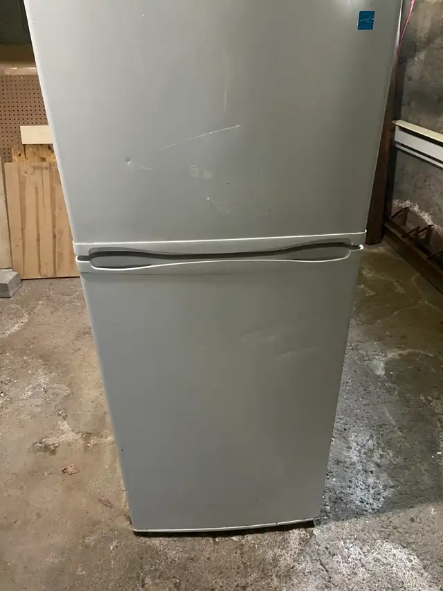 Used Fridge for Sale 24' – Good Condition