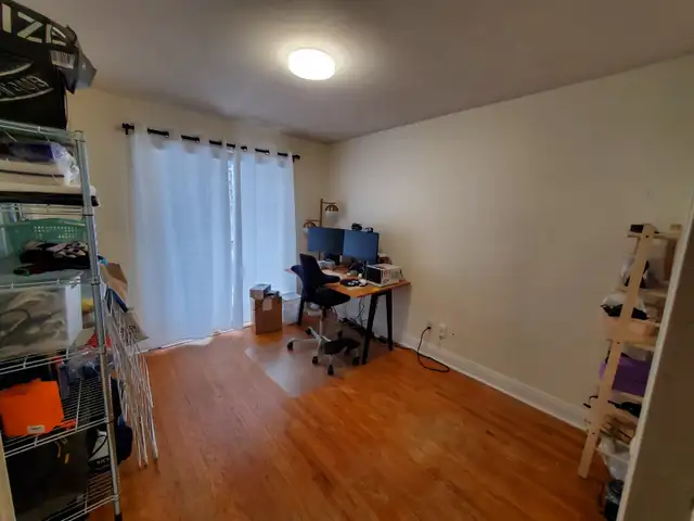 FourPlex Top floor for Rent - 1182 Royal York Rd - Photo 2