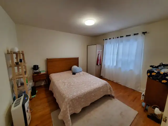 FourPlex Top floor for Rent - 1182 Royal York Rd - Photo 3