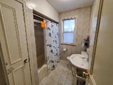 FourPlex Top floor for Rent - 1182 Royal York Rd - Photo 4