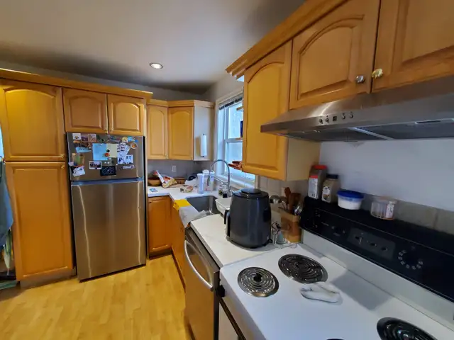 FourPlex Top floor for Rent - 1182 Royal York Rd - Photo 8
