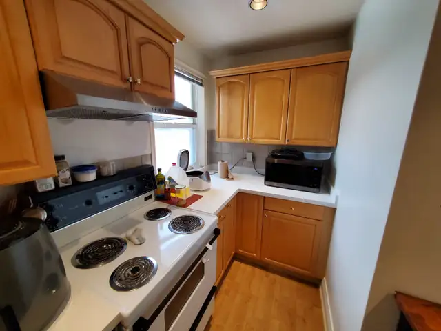FourPlex Top floor for Rent - 1182 Royal York Rd - Photo 9