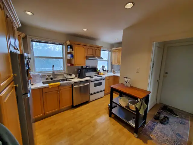 FourPlex Top floor for Rent - 1182 Royal York Rd - Photo 10