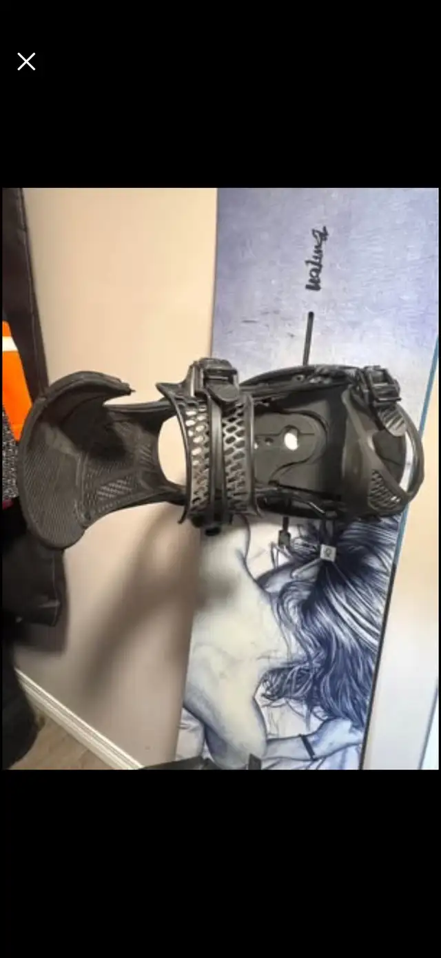 Burton Custom Snowboard with Malavita Bindings - Photo 2